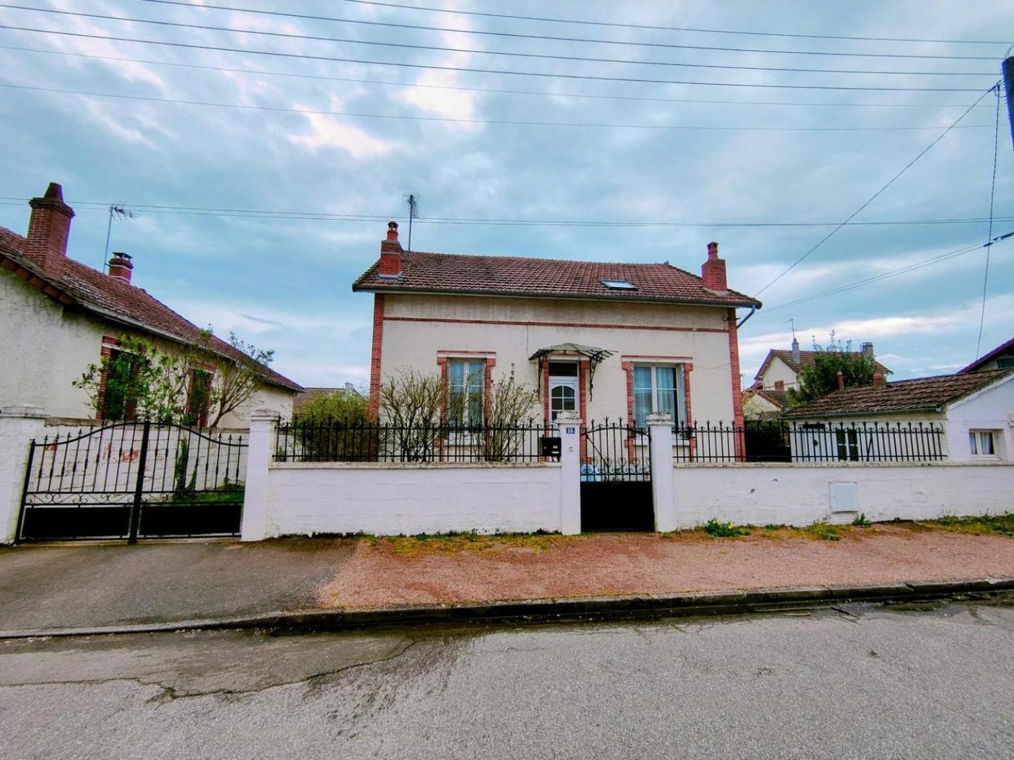 Home - Champoulains - Sejour A Auxerre Exterior photo